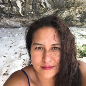 Meet your Posher, Flora